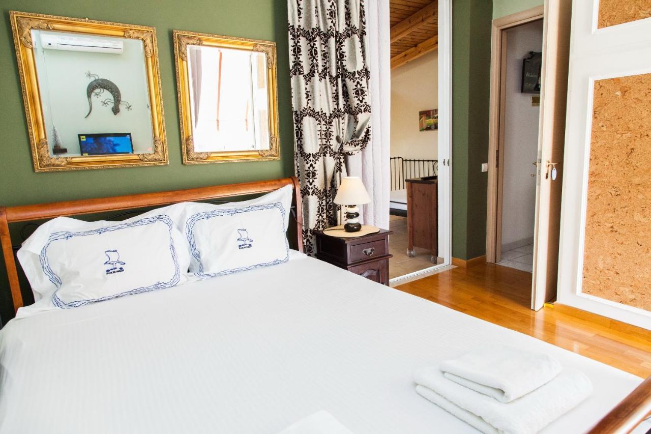 Amazing Apartment With View! Piraeus Bagian luar foto