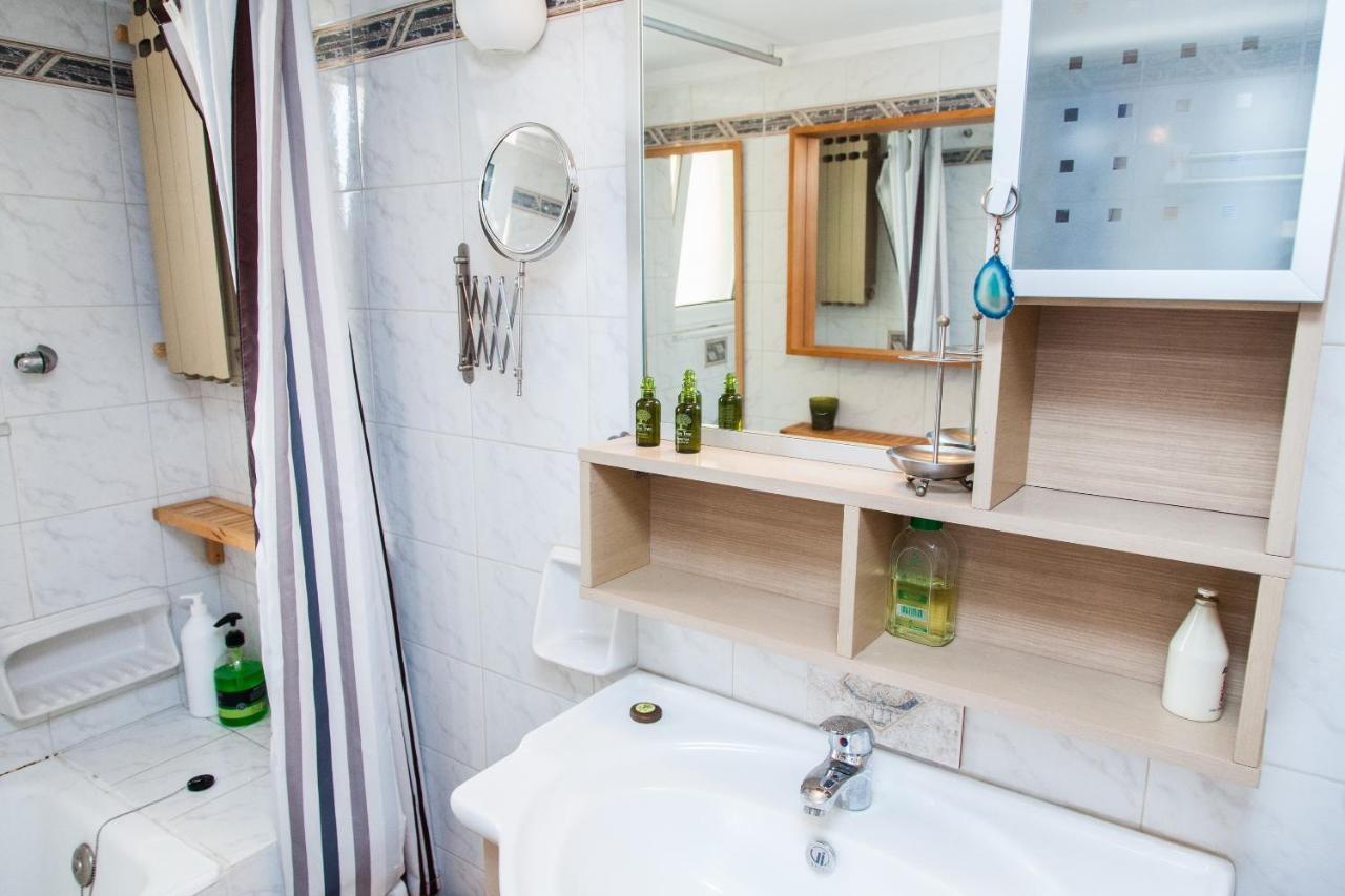 Amazing Apartment With View! Piraeus Bagian luar foto