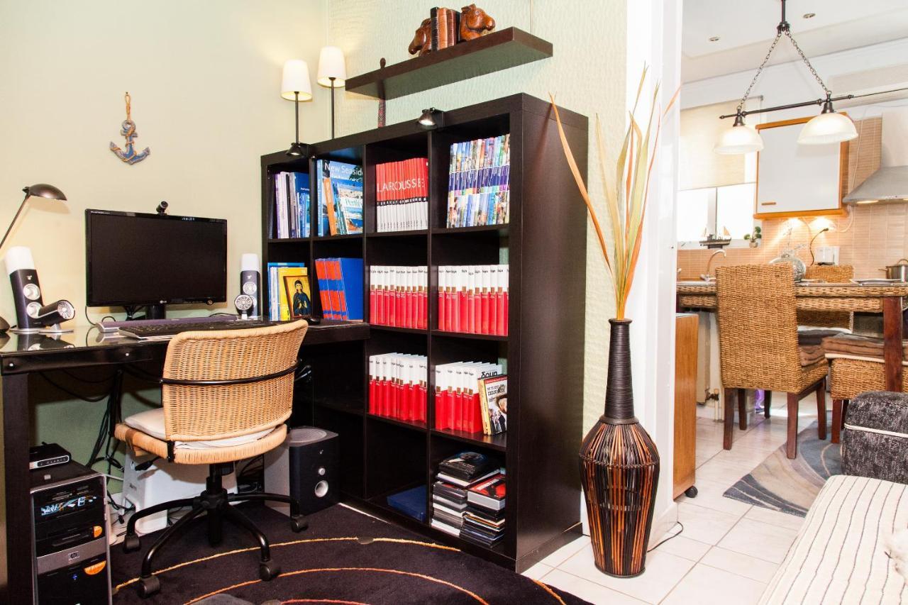 Amazing Apartment With View! Piraeus Bagian luar foto